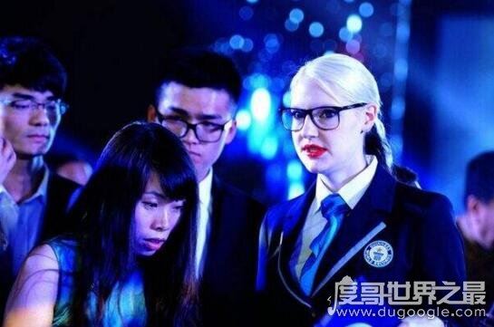 撒贝宁老婆李白照片，英国白富美学霸资历不简单