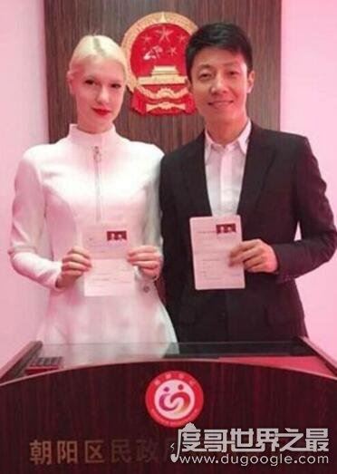 撒贝宁老婆李白照片，英国白富美学霸资历不简单