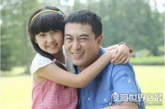 张嘉译的老婆是谁，张嘉译老婆王海燕去世是假的