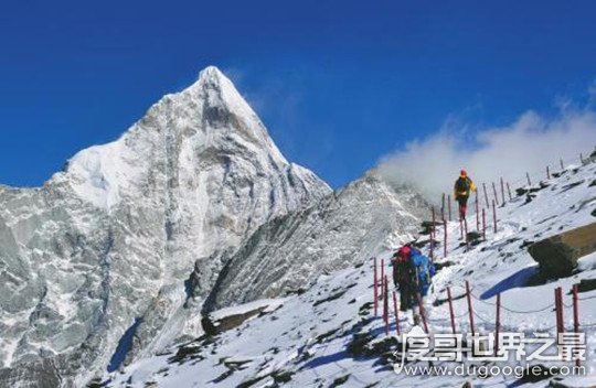 四姑娘山海拔多少米,海拔6250米被誉为蜀山皇后(登山胜地)