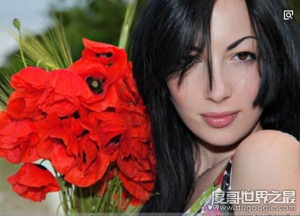 “罂粟皇后”库喜娜卡吉利,颜值实力并存(糯康组织二当家)