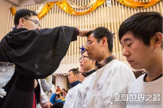 基督教洗礼是什么意思,是基督教的入教仪式(表示洗去污秽)