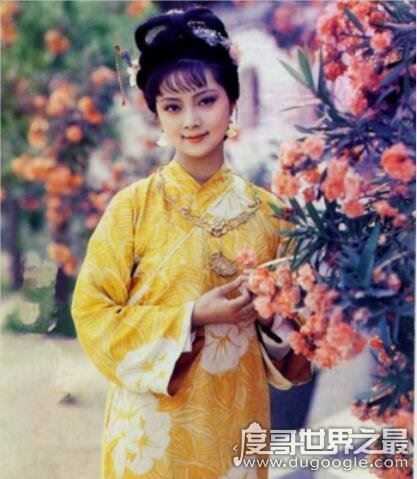 红楼梦薛宝钗的性格特点，大智若愚懂得处事道理(封建淑女的典型)