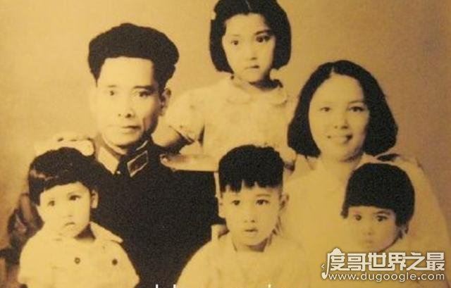 中国唯一双国籍人是他,帅气的开国将军