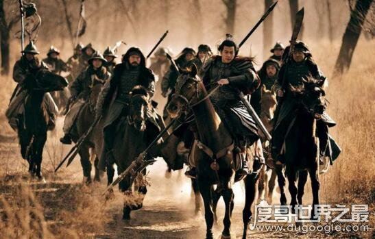 历史上的董卓怎么死的,被吕布亲手所杀(株连三族)