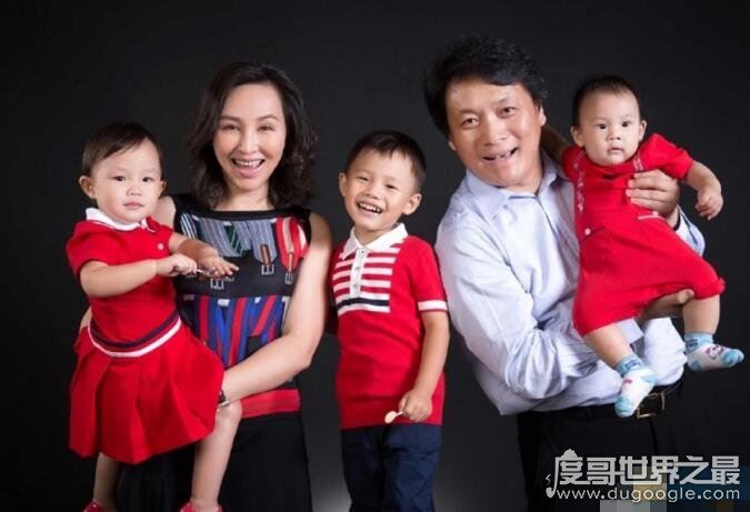 岳丽娜个人资料及图片，19岁与男友私奔生3胎(婚后20年恩爱如初)