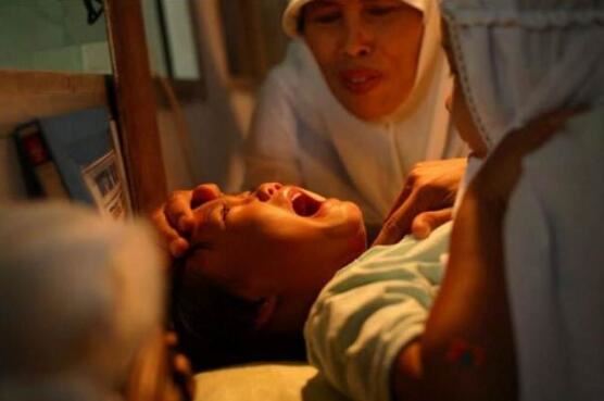 女性割礼对男人有什么好处，降低女性的快感防止出轨