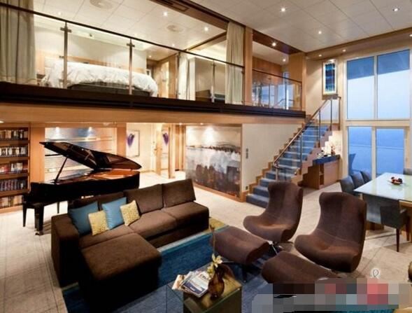 世界上最大的邮轮，海洋绿洲号(是泰坦尼克号的五倍)