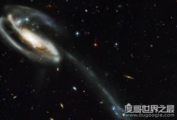 黑洞是什么，宇宙黑洞里面是什么(都源于一个点)