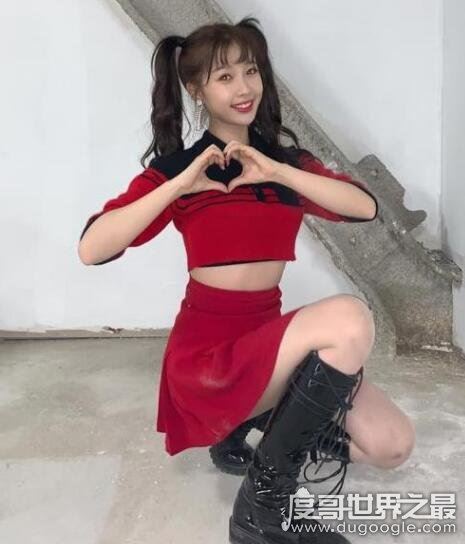 虞书欣家里很有钱吗？家境怎么样？(真是名副其实的白富美)