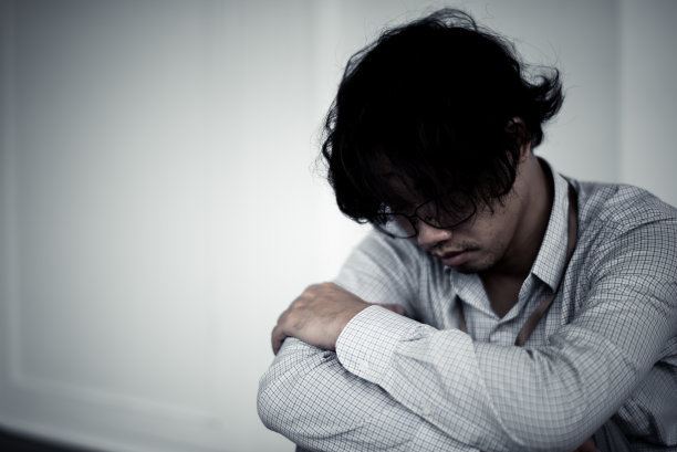 有轻生念头属于几度抑郁，重度抑郁需要心理治疗(精神疾病)