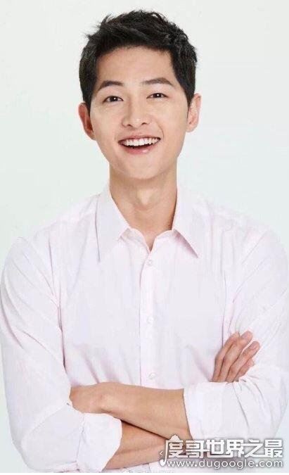 宋仲基剧组被举报压榨员工，每周工作100多小时(严重超时)