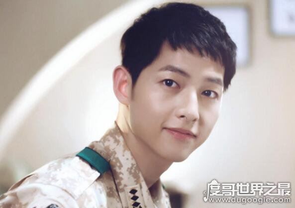 宋仲基剧组被举报压榨员工，每周工作100多小时(严重超时)