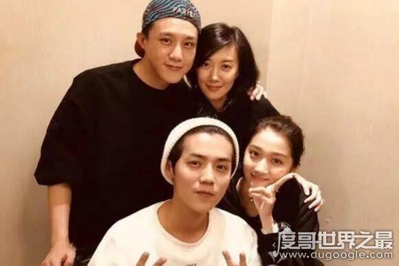 鹿晗和关晓彤分手了吗，关晓彤陪鹿晗录跑男是因为不放心