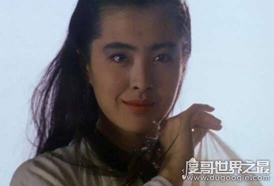 50岁王祖贤近照曝光，美人迟暮五官扭曲令人惋惜