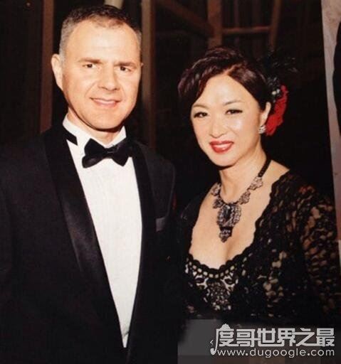 金星是男的吗个人资料，通过变性手术由男变女(先娶妻后嫁人)