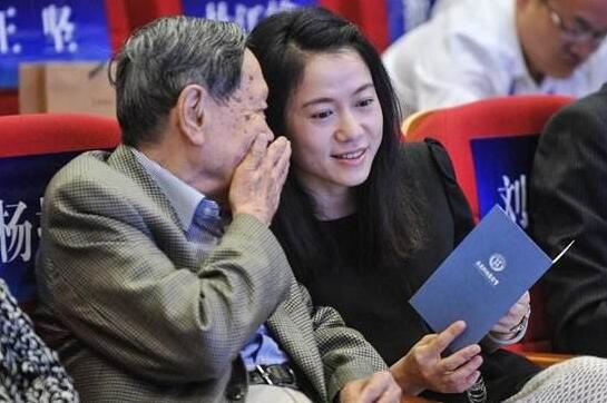 翁帆为杨振宁产下一子真相，杨振宁回应要不要孩子