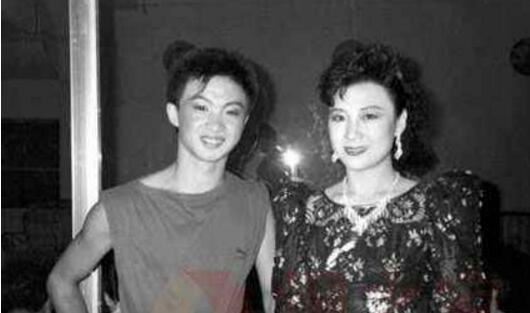 金星是男是女,1995年做变性手术由男变成女(附图)