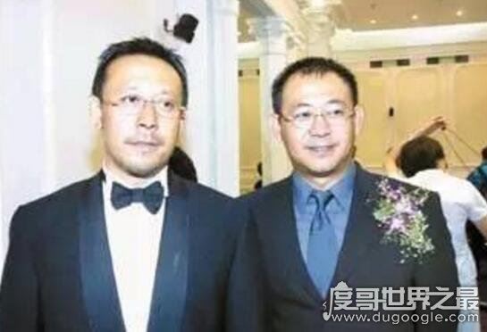 姜文姜武是双胞胎吗，亲兄弟关系姜文姜武对比照