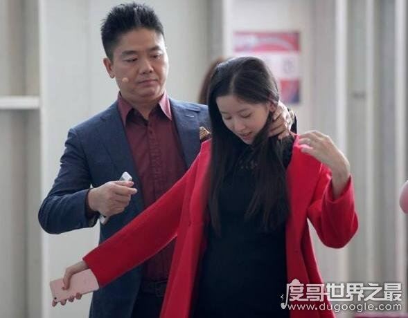 刘强东儿子都12岁了,就比后妈奶茶妹妹小十几岁