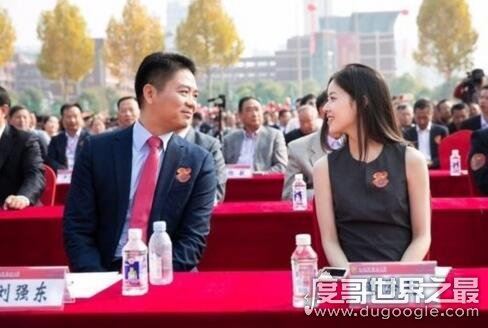 刘强东儿子都12岁了，就比后妈奶茶妹妹小十几岁