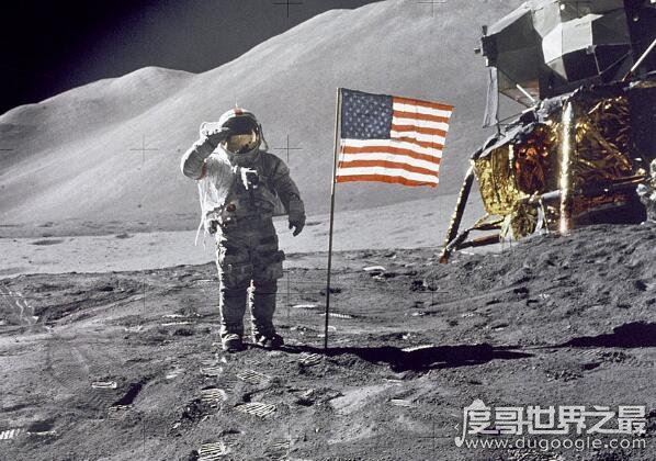 第一个登上月球的人是谁,是美国的尼尔·奥尔登·阿姆斯特朗