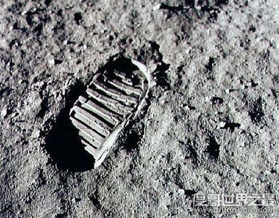 第一个登上月球的人是谁，是美国的尼尔·奥尔登·阿姆斯特朗