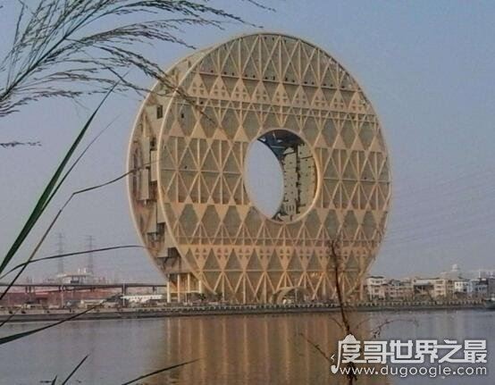 2018中国十大最丑建筑名单，广州铜钱大厦成功夺魁
