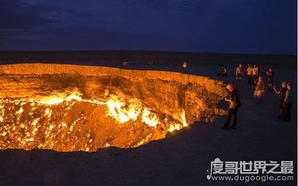 土库曼斯坦地狱之门之谜，整整燃烧了近50年（据说火是人为点燃）