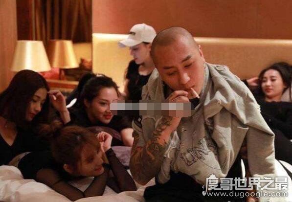 快手小伊伊被方丈睡过的内幕,方丈黑社会背景强势乱入