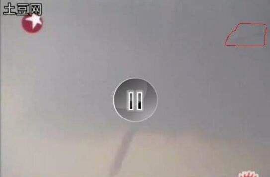 高邮龙吸水事件，视频里究竟是真龙还是飞过的鸟（动图对比）