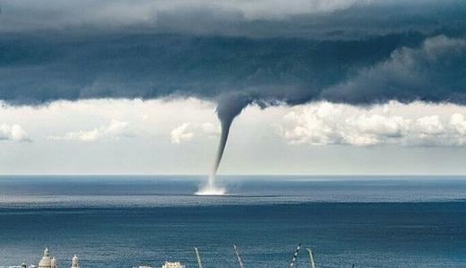 高邮龙吸水事件，视频里究竟是真龙还是飞过的鸟（动图对比）