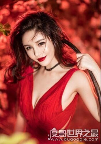 《追龙2》女主邱意浓八卦,靠大胸 大长腿成为晶女郎(火爆全网)
