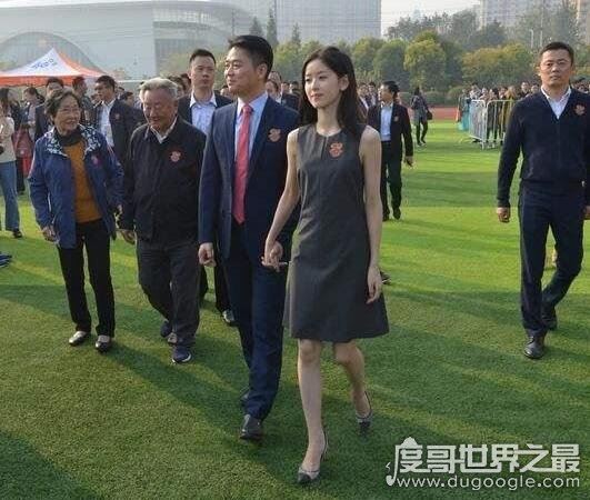 刘强东老婆章泽天，不但长相漂亮她本身就是一个非常出色的人