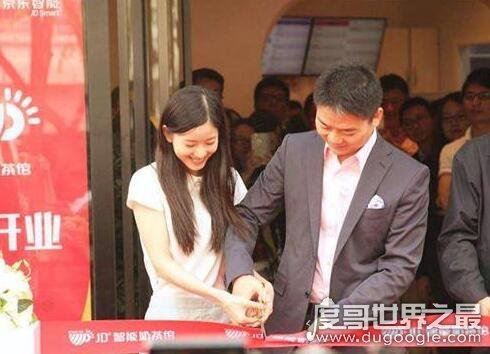 刘强东老婆章泽天,不但长相漂亮她本身就是一个非常出色的人