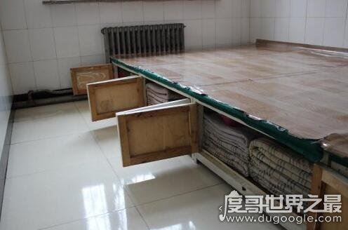 拘留所和看守所的区别很大，进看守所比进拘留所严重的多