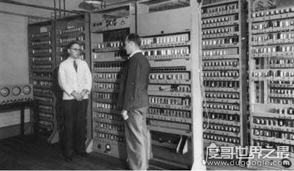 世界第一台计算机,eniac(占地170平米/重达30吨)