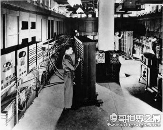 世界第一台计算机，eniac(占地170平米/重达30吨)