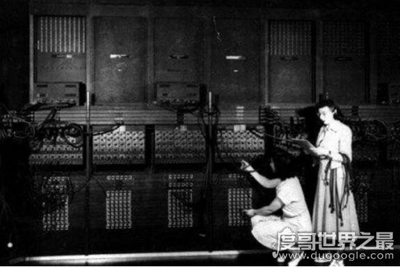 世界第一台计算机,eniac(占地170平米/重达30吨)
