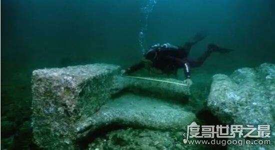 神秘的海底金字塔未解之谜,疑似远古文明的遗迹