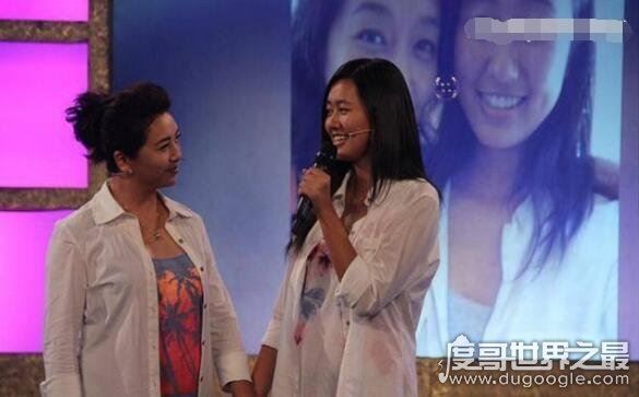 江疏影回应传闻，晒合影辟谣说见到了传说中的妈妈