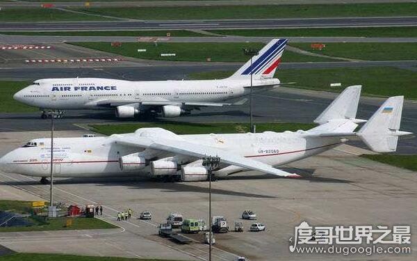 世界上第一大的运输机，货舱最大载重250吨（安-225运输机）