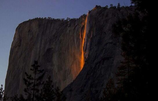 世界罕见自然景观火瀑布，揭秘火瀑布形成原因