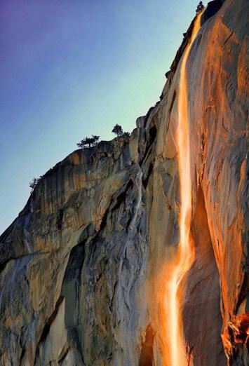 世界罕见自然景观火瀑布，揭秘火瀑布形成原因