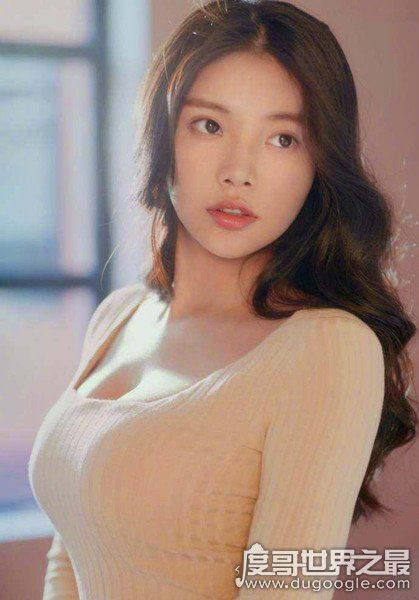 中国胸最大的女明星排名，e罩杯的张馨予只能排第三(附美图)