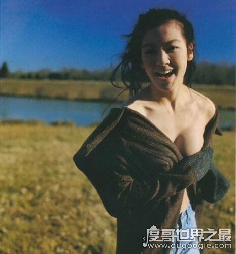 林熙蕾泳装事件，三级片女王湿身泳衣照曝光(身材依旧火辣性感)