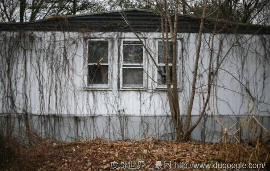 全球十大最恐怖的地方，墨西哥娃娃岛和法国巴黎地下墓穴