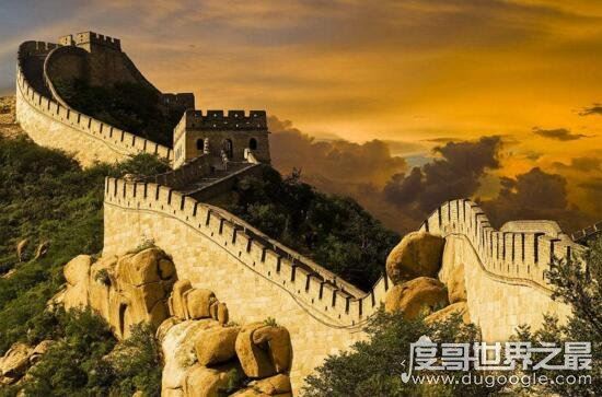 关于长城的传说故事，城墙上有块不敢动的定城砖