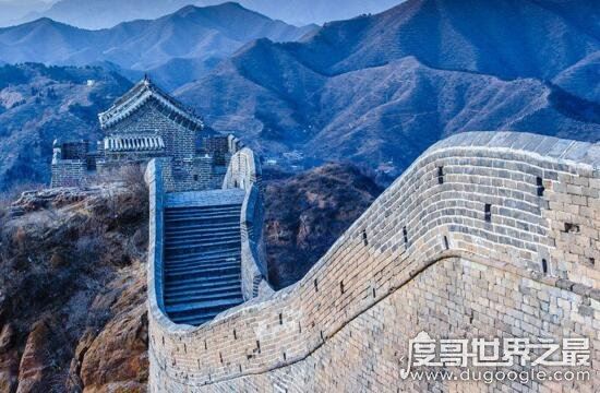 关于长城的传说故事，城墙上有块不敢动的定城砖