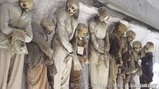 全球十大最恐怖的地方，墨西哥娃娃岛和法国巴黎地下墓穴